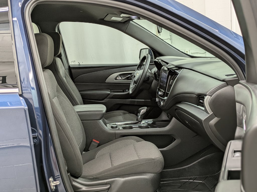 Used 2023 Chevrolet Traverse LT w/ LPO, Floor Liner Package AWD/4WD image 28