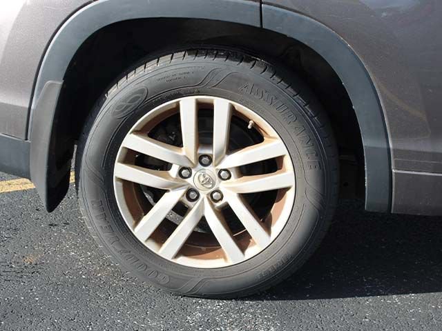 Used 2014 Toyota Highlander LE AWD/4WD image 8
