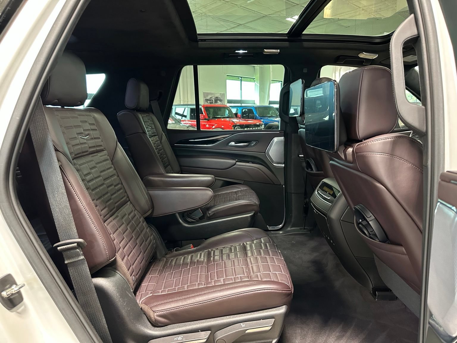 Used 2023 Cadillac Escalade V AWD/4WD image 48