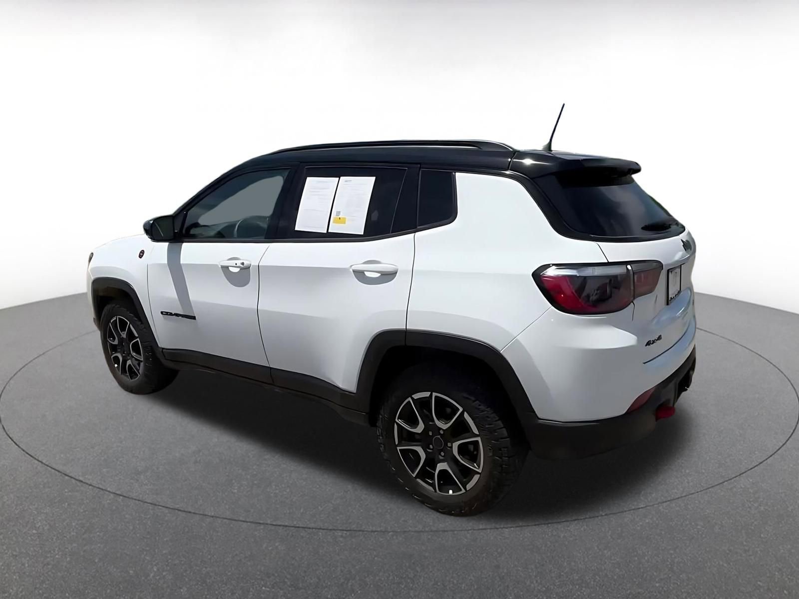 Used 2025 Jeep Compass Trailhawk w/ Trailer Tow Group AWD/4WD image 10