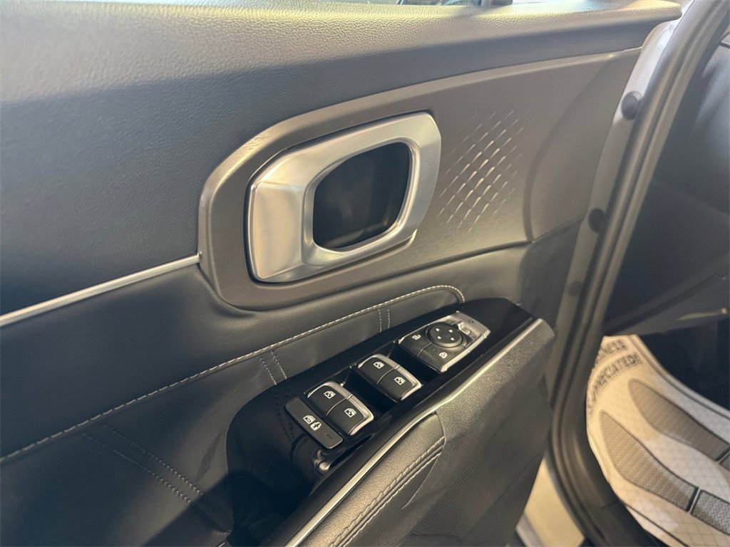 Certified 2023 Kia Sorento SX image 14