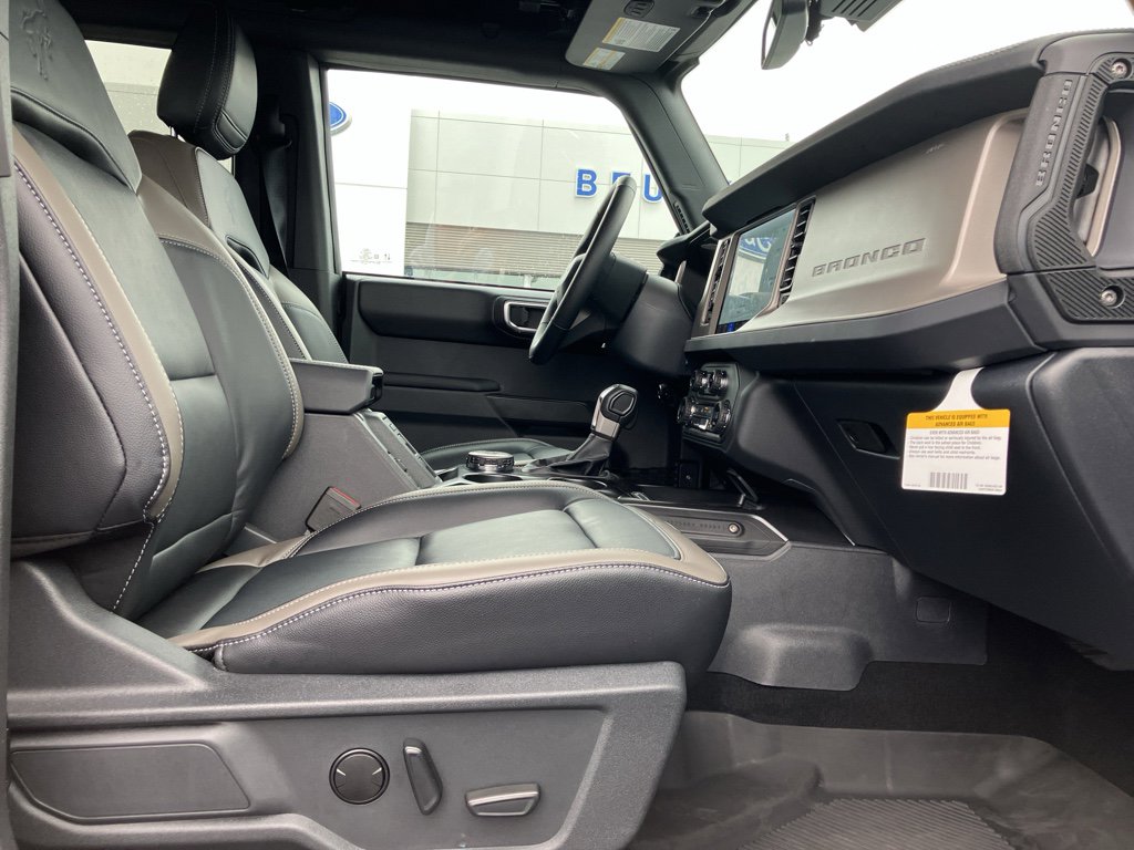 Used 2025 Ford Bronco Outer Banks image 38
