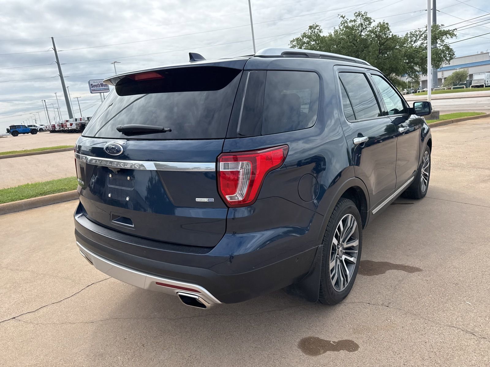 Used 2017 Ford Explorer Platinum image 7