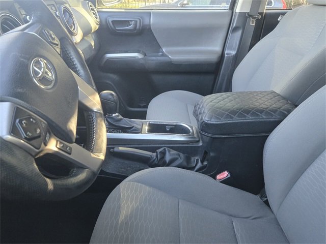 Used 2017 Toyota Tacoma TRD Sport image 11