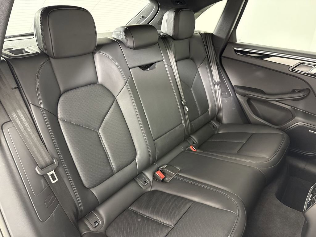 Certified 2025 Porsche Macan image 23