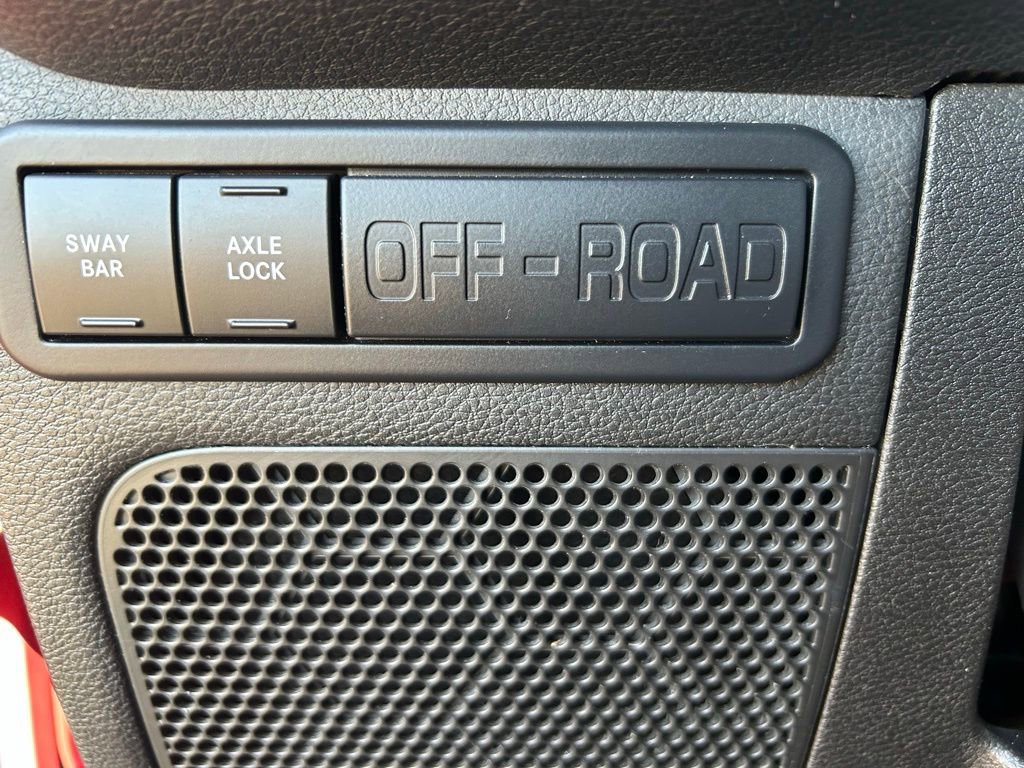 Used 2018 Jeep Wrangler Rubicon w/ Connectivity Group image 17