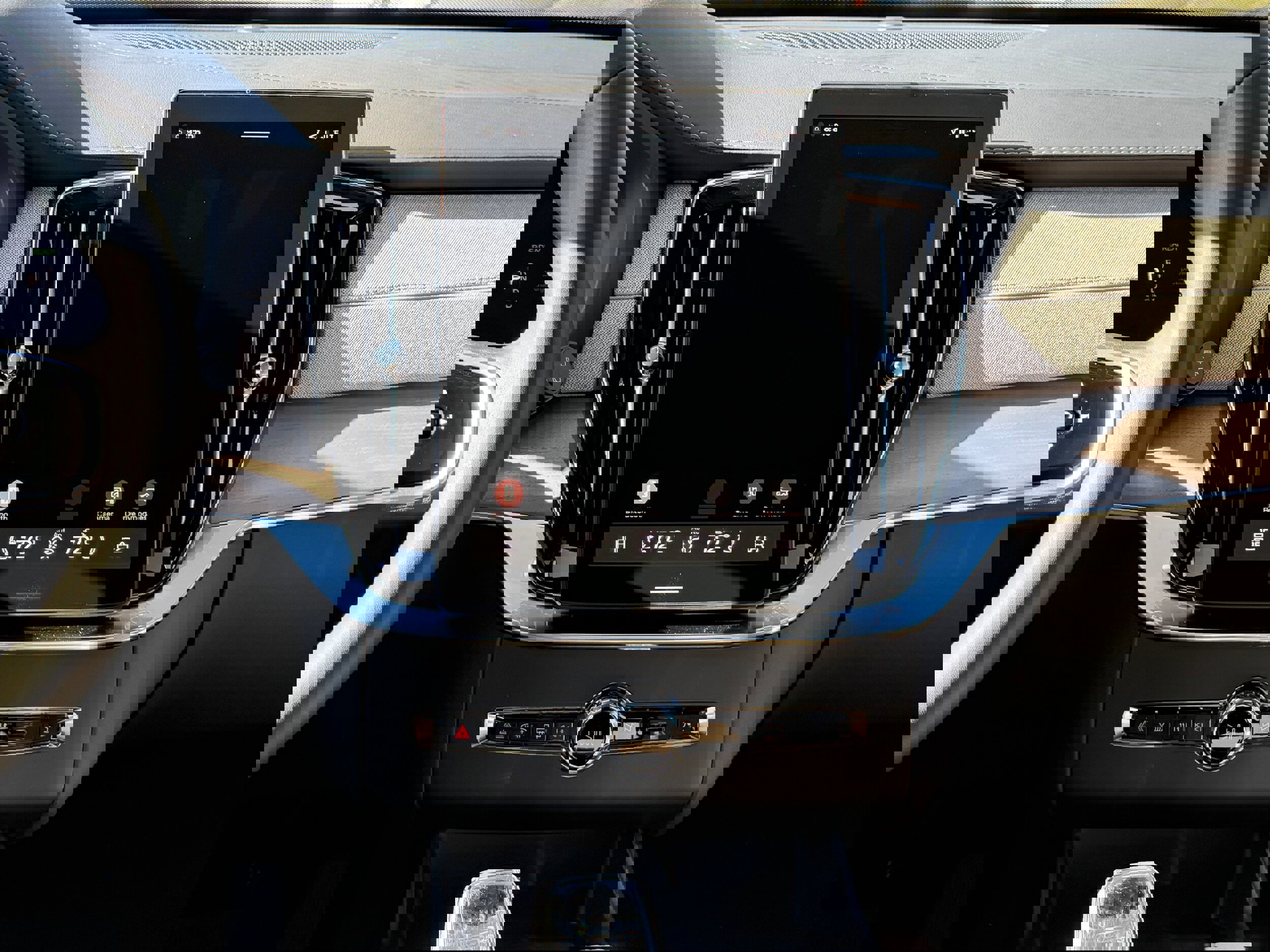 New 2026 Volvo XC90 T8 Plus w/ Protection Package Premier image 13