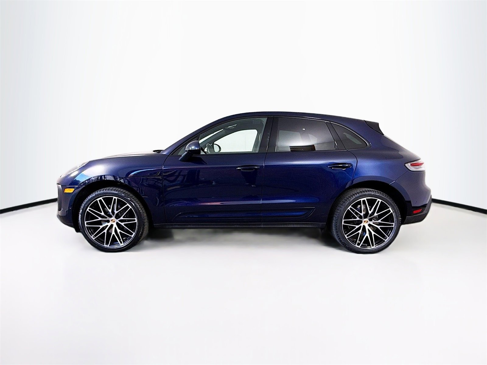 Used 2022 Porsche Macan image 2