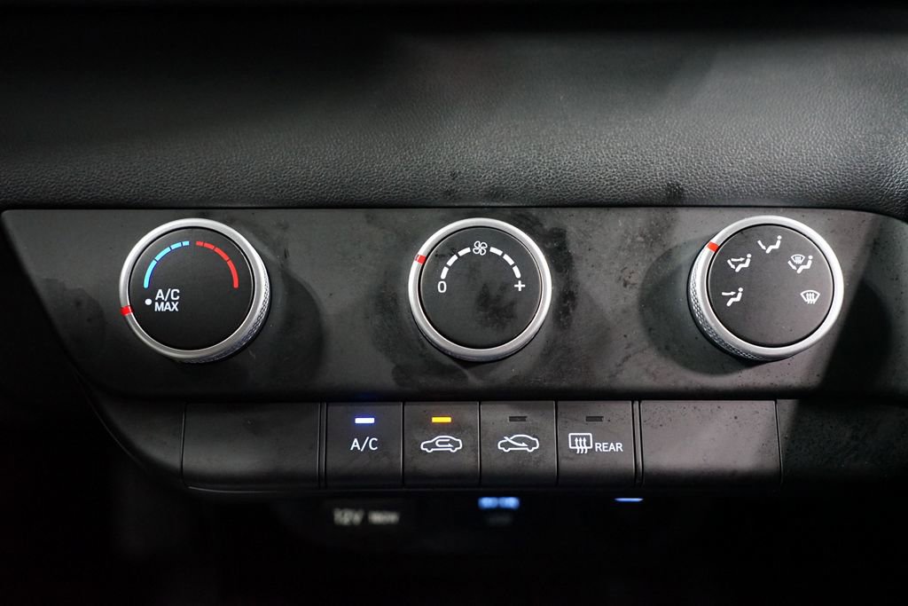 Used 2024 Hyundai Elantra SE image 19