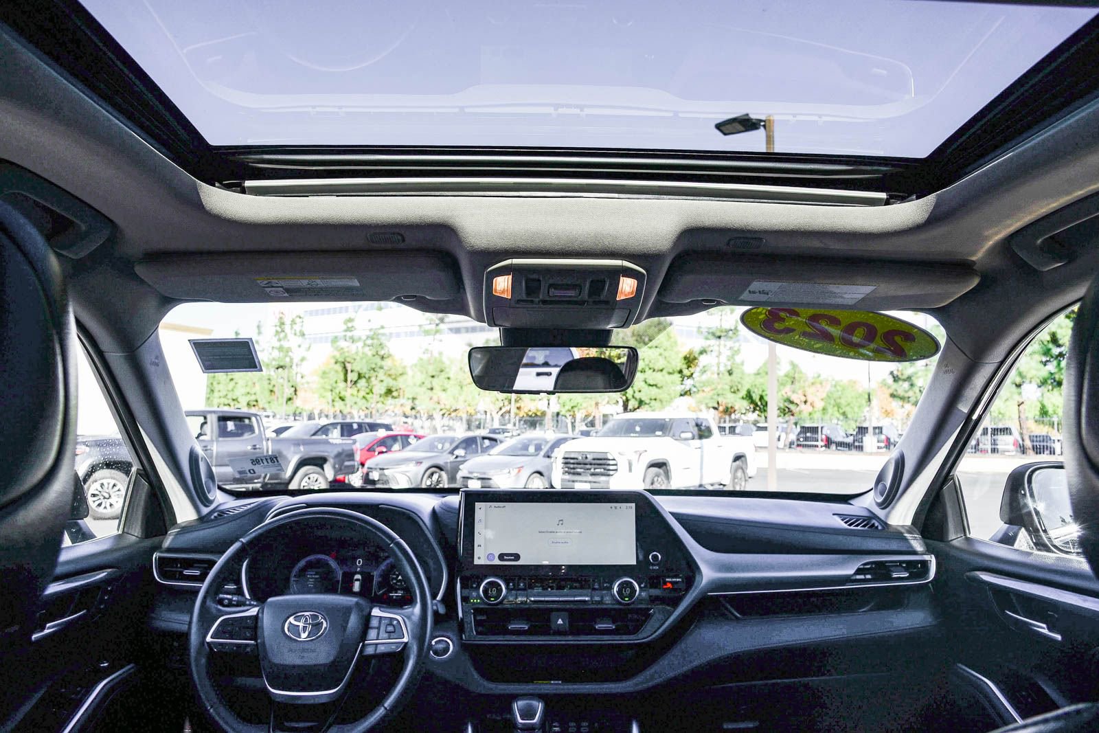 Used 2023 Toyota Highlander Limited image 18