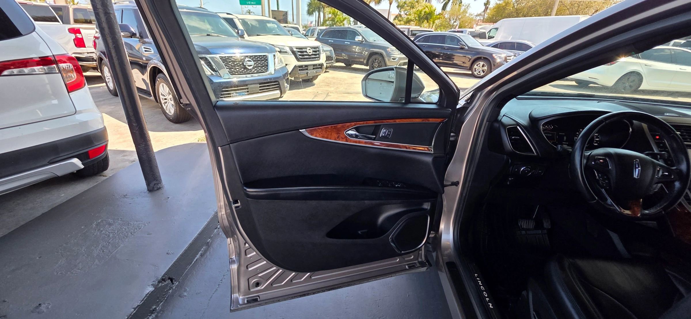 Used 2018 Lincoln MKX Select w/ Select Plus Package image 13