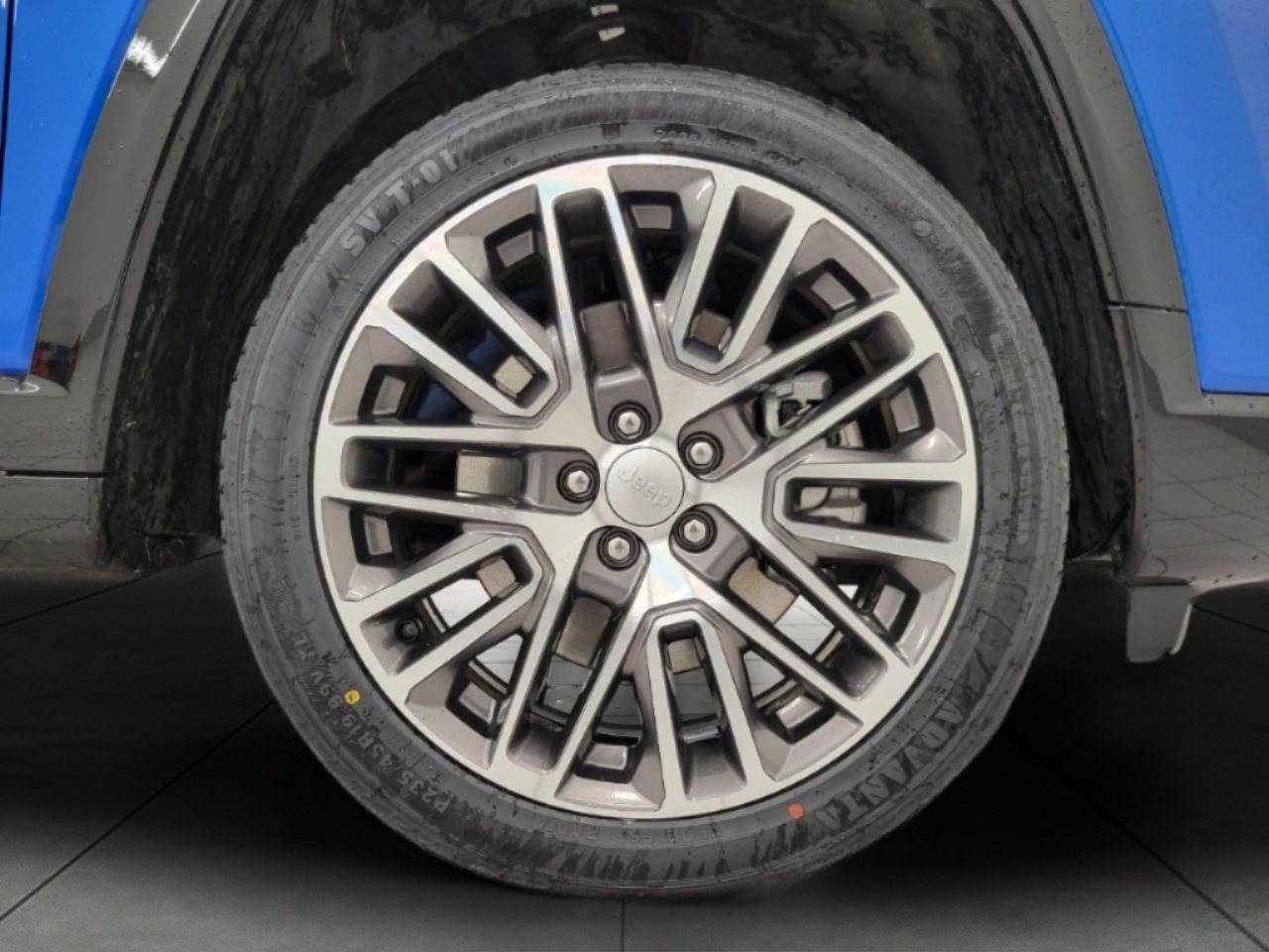 Used 2024 Jeep Compass Limited w/ Elite Group AWD/4WD image 4