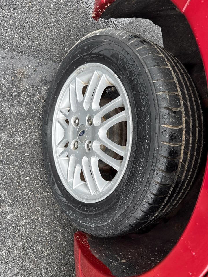 Used 2010 Ford Focus SE FWD image 26