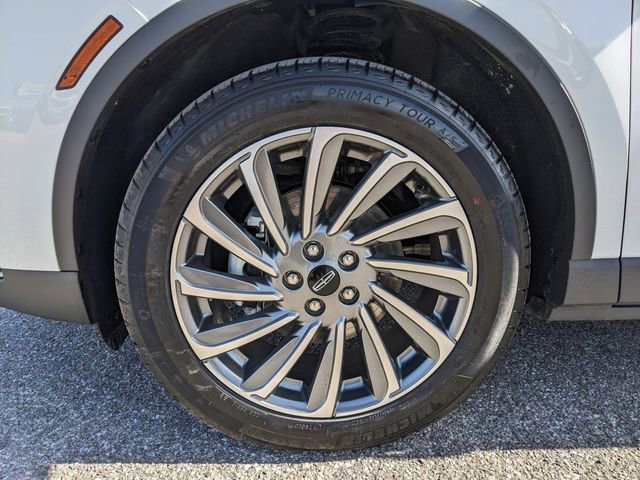 Used 2025 Lincoln Corsair Reserve w/ Rear Removable Package Tray image 10