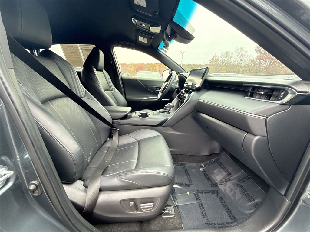 Used 2021 Toyota Venza XLE image 25