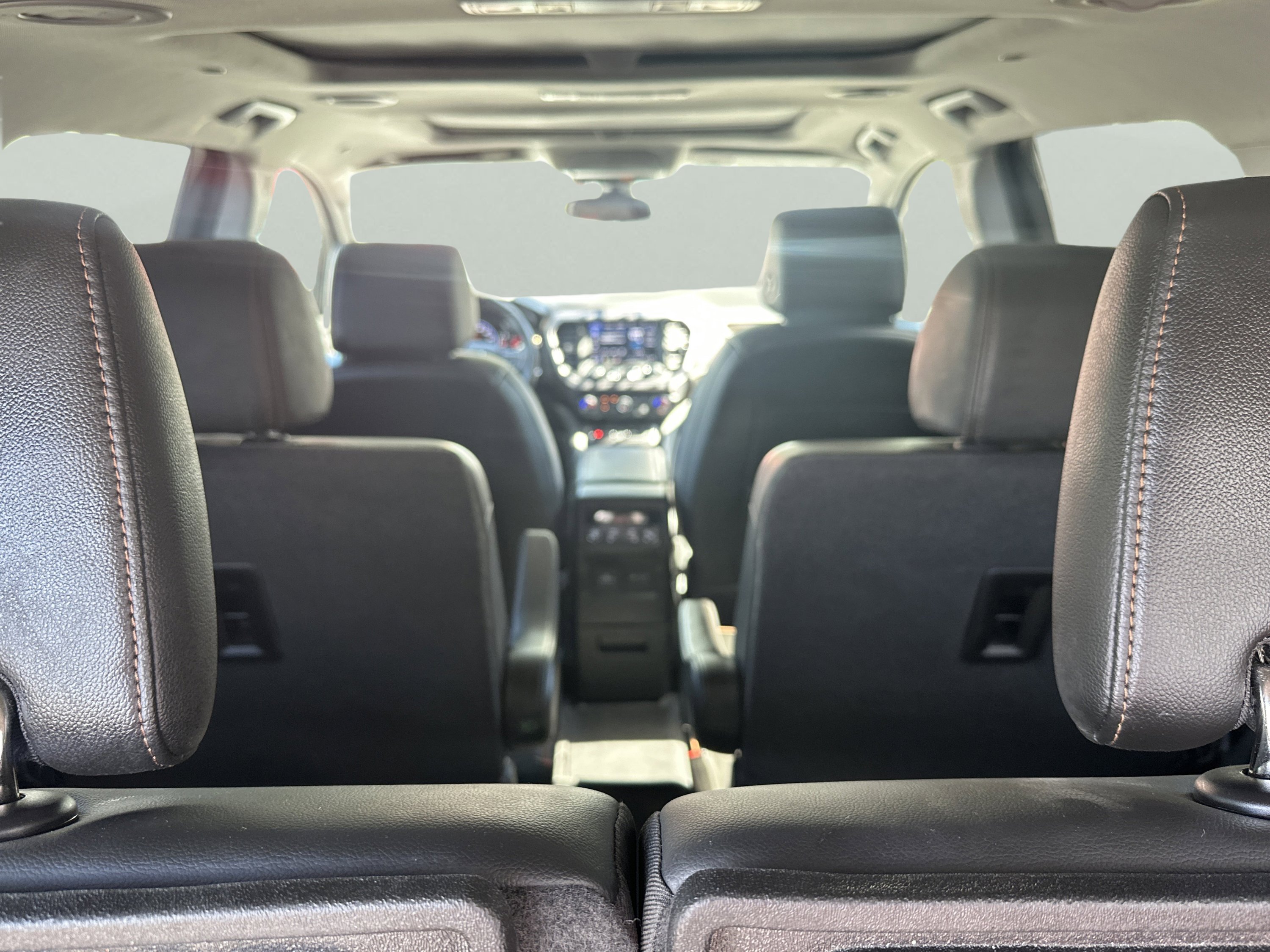 Used 2022 GMC Acadia AT4 w/ Technology Package image 8