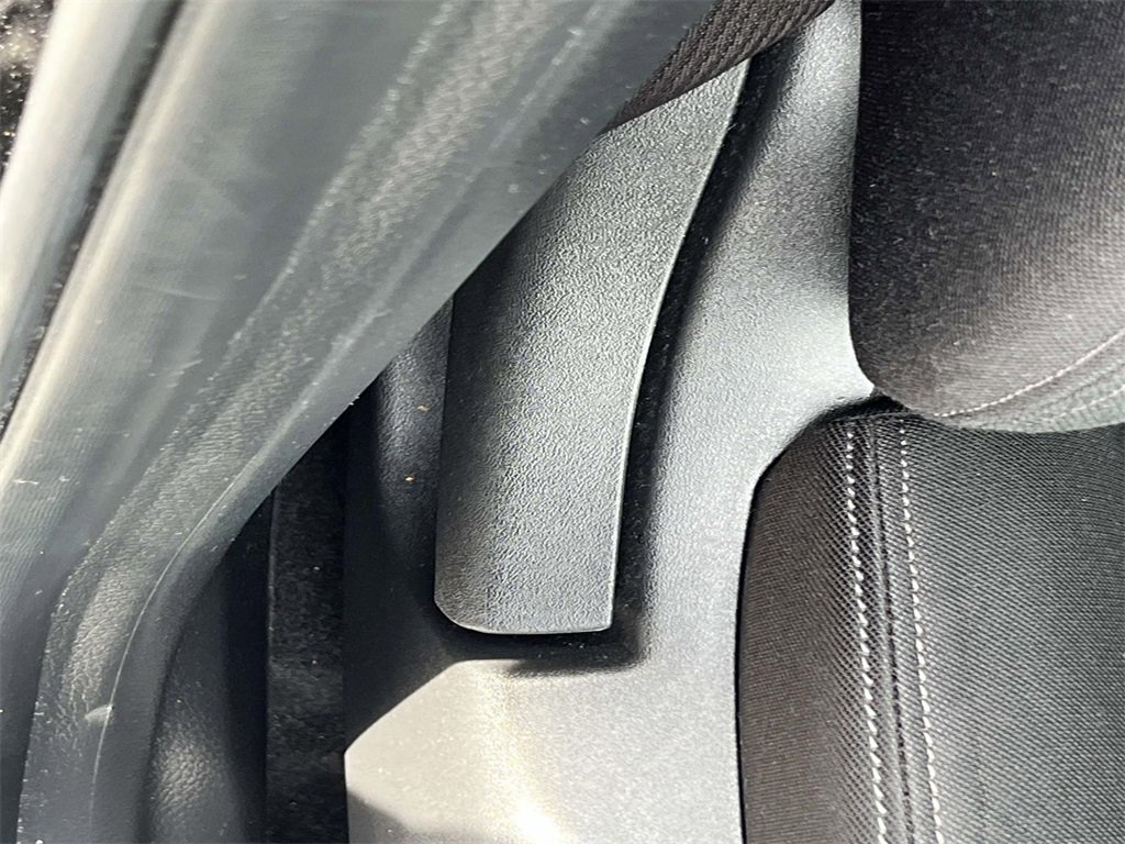 Used 2018 Nissan Rogue SV image 17