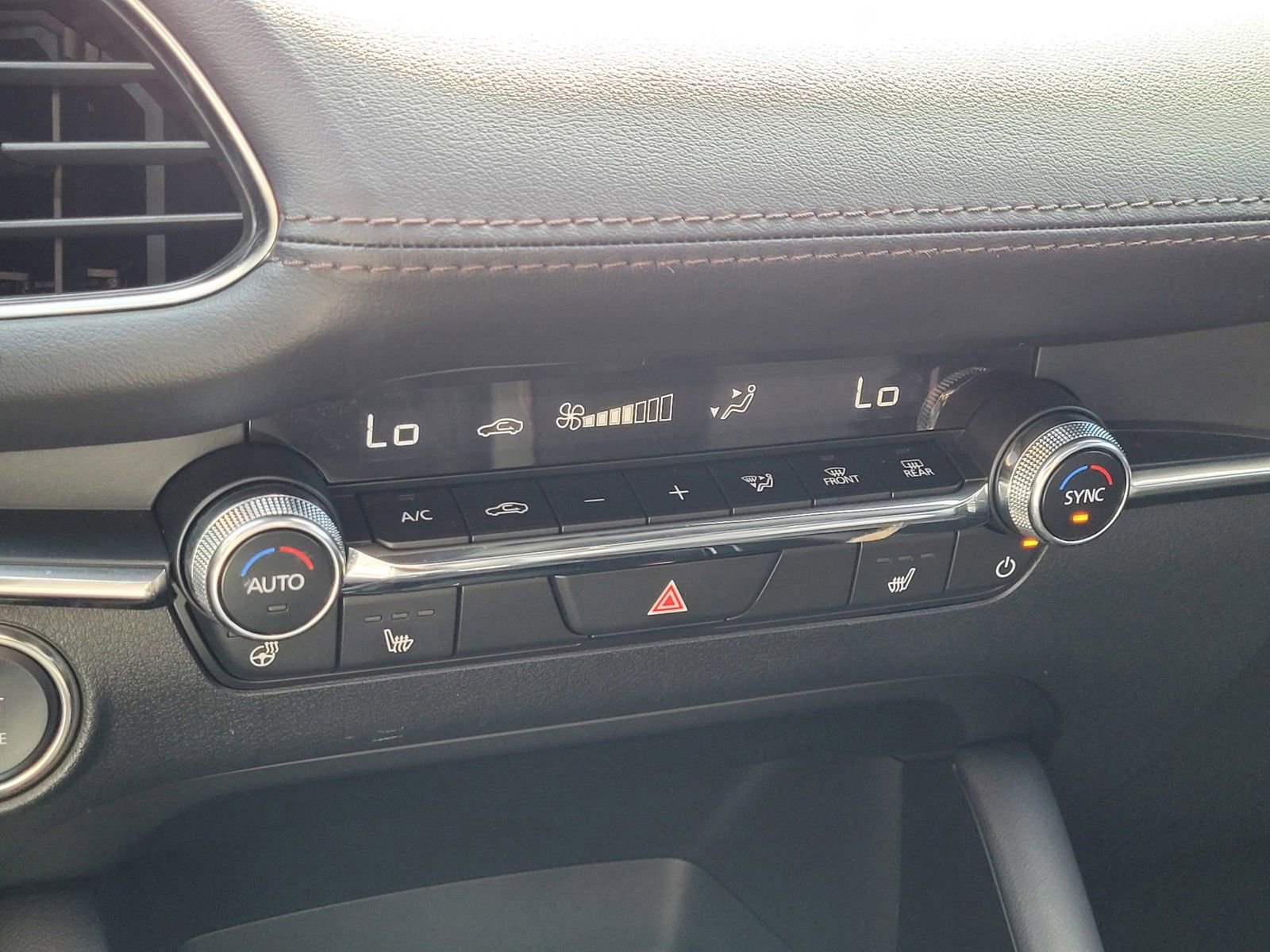 Used 2024 MAZDA MAZDA3 Hatchback w/Premium Plus Pkg image 25