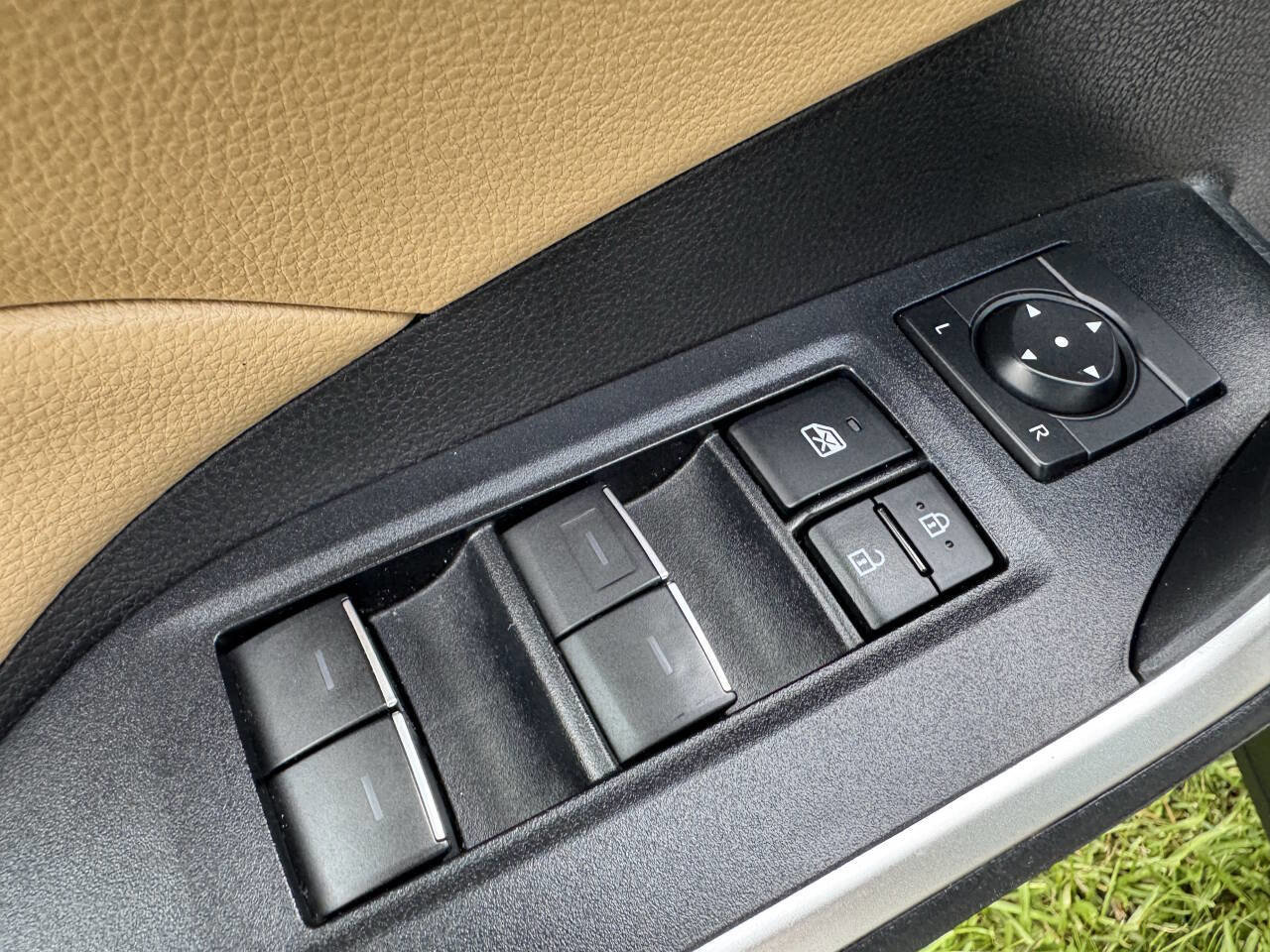 Used 2022 Toyota RAV4 XLE image 12