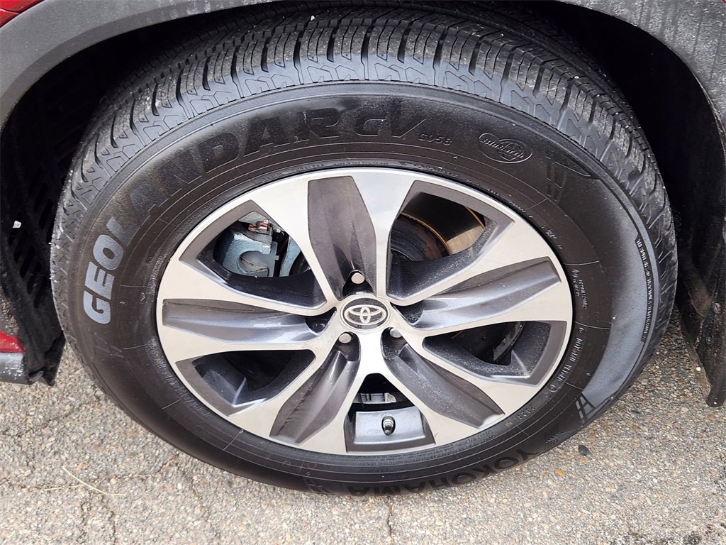 Used 2020 Toyota Highlander XLE image 17