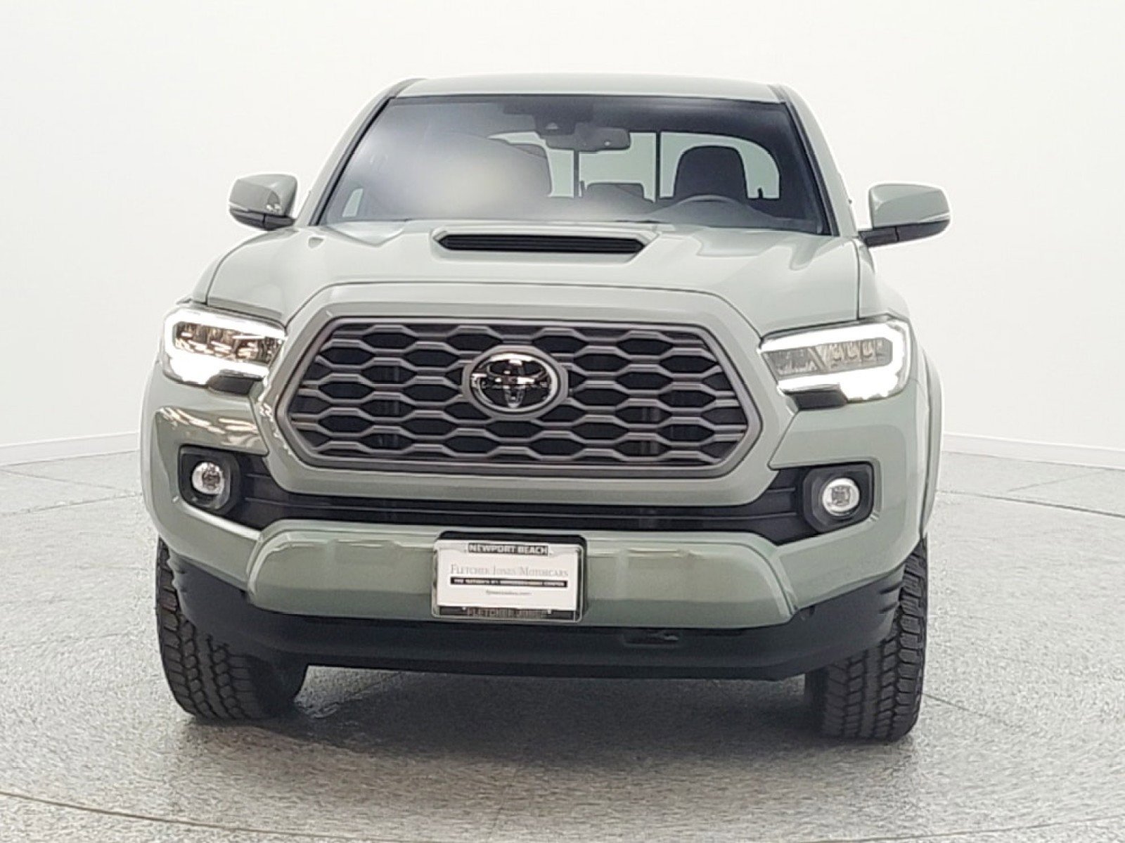 Used 2023 Toyota Tacoma TRD Sport AWD/4WD image 2
