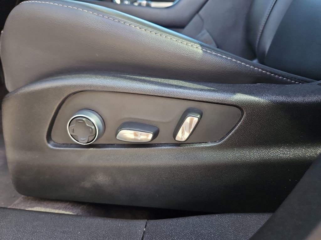 Used 2025 Cadillac XT4 Premium Luxury image 15