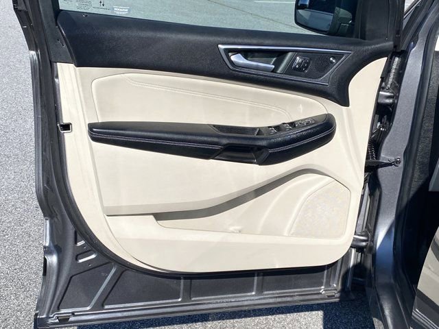 Used 2022 Ford Edge Titanium image 21