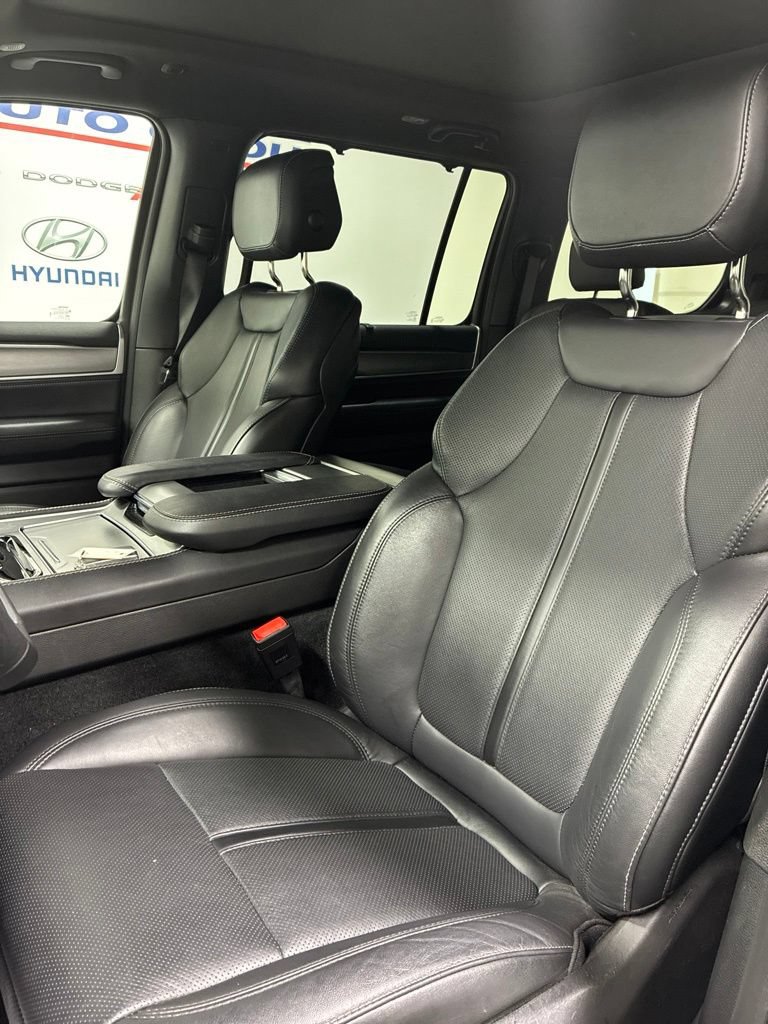 Used 2025 Jeep Wagoneer Series III w/ Premium Group I AWD/4WD image 11