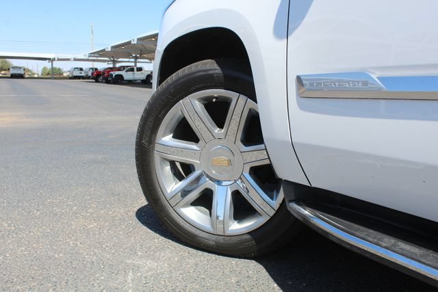 Used 2020 Cadillac Escalade Luxury RWD image 12