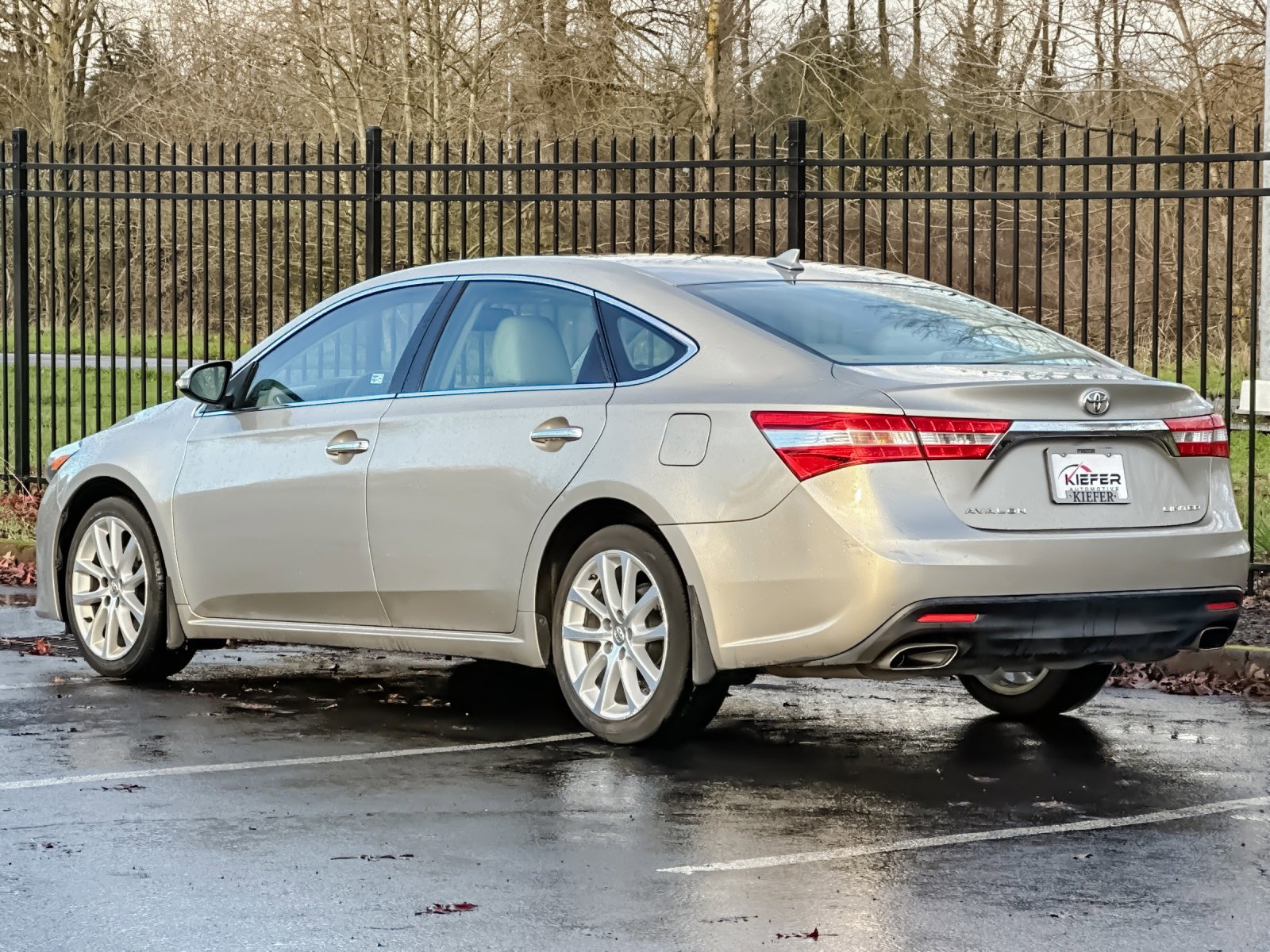 Used 2014 Toyota Avalon Limited image 6