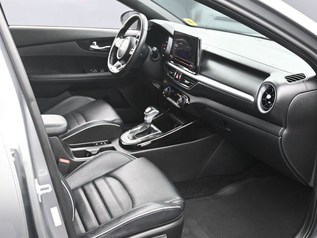 Used 2022 Kia Forte GT-Line w/ GT-Line Premium Package image 11