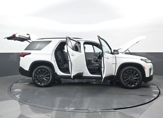 Used 2023 Chevrolet Traverse RS image 34