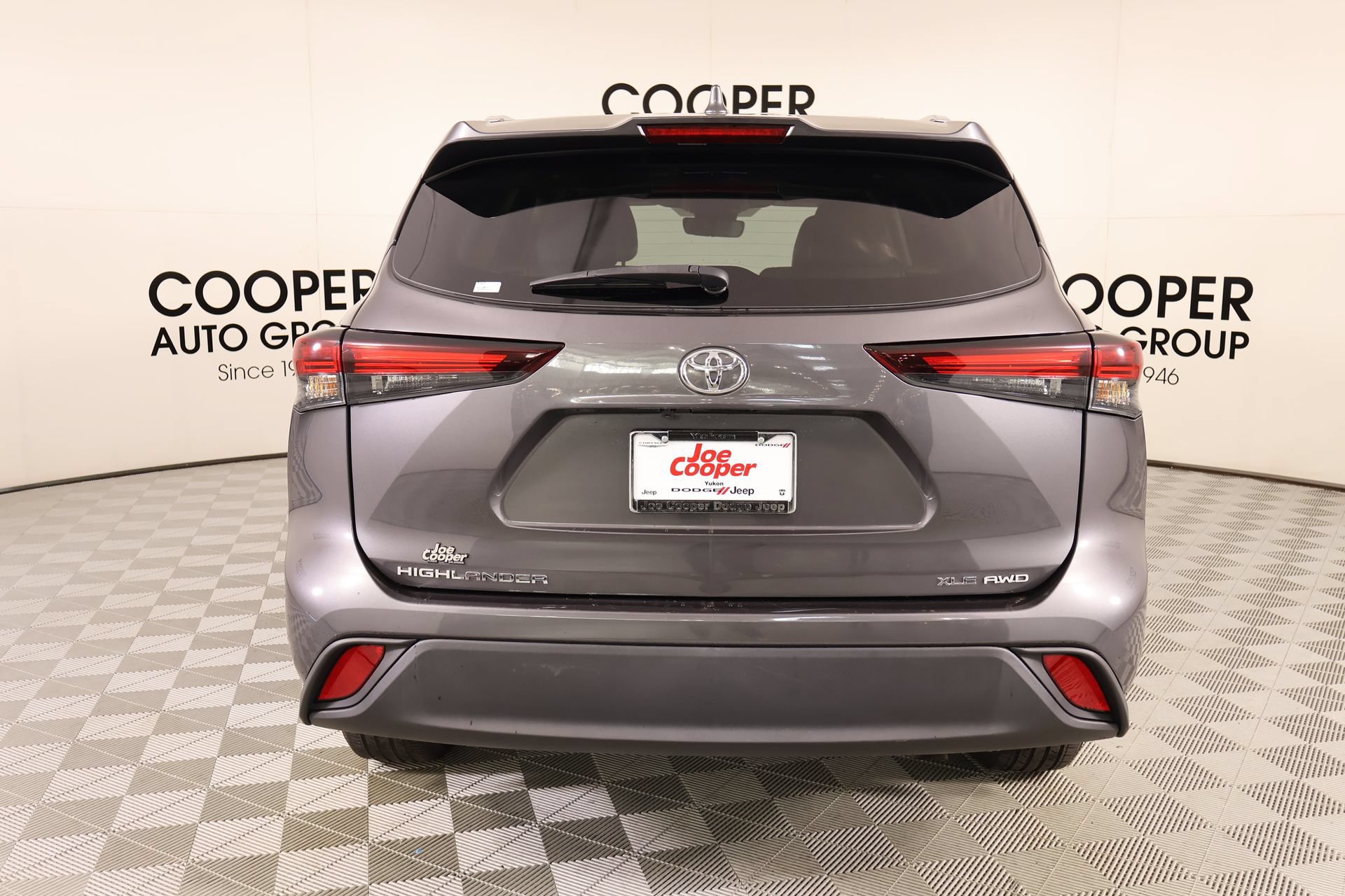 Used 2024 Toyota Highlander XLE AWD/4WD image 23