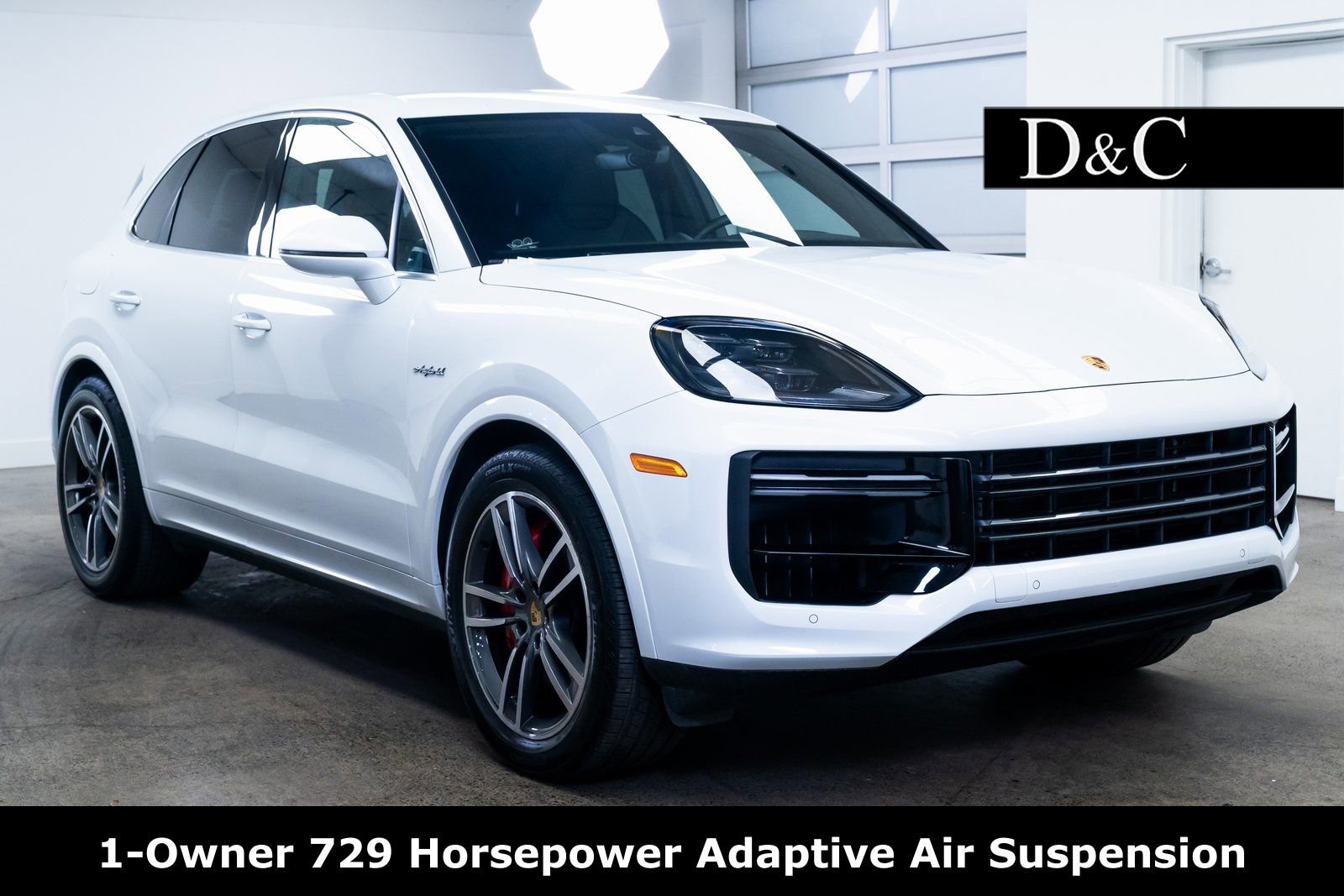 Used 2024 Porsche Cayenne Turbo AWD/4WD image 1