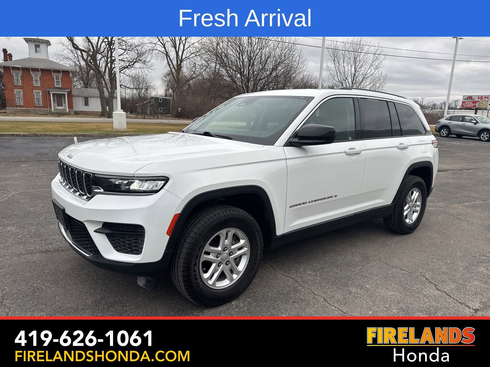 Used 2023 Jeep Grand Cherokee Laredo image 2