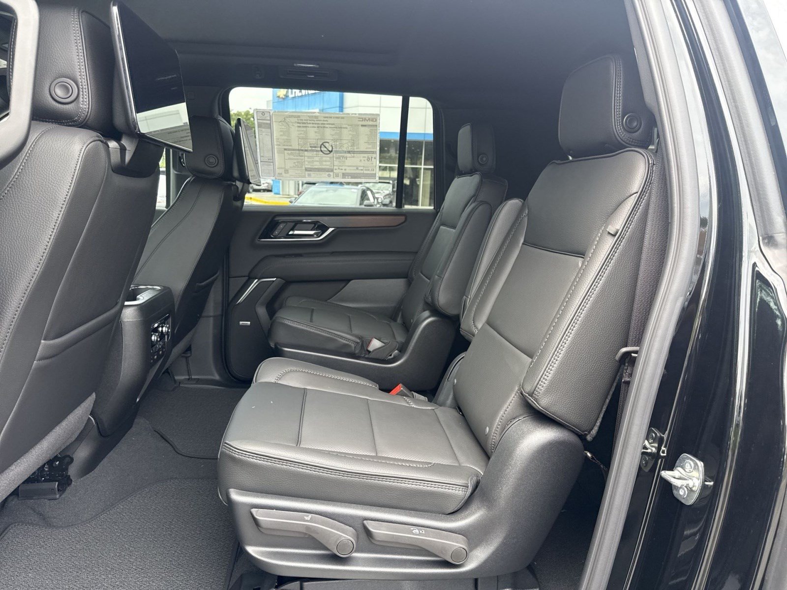 New 2026 GMC Yukon XL Denali w/ Denali Reserve Package AWD/4WD image 19