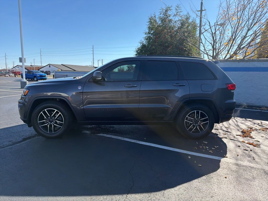Used 2019 Jeep Grand Cherokee Trailhawk w/ Trailhawk Luxury Group image 2
