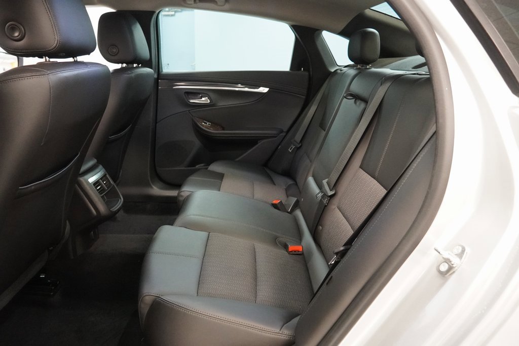 Used 2015 Chevrolet Impala LT w/ Convenience Package image 25