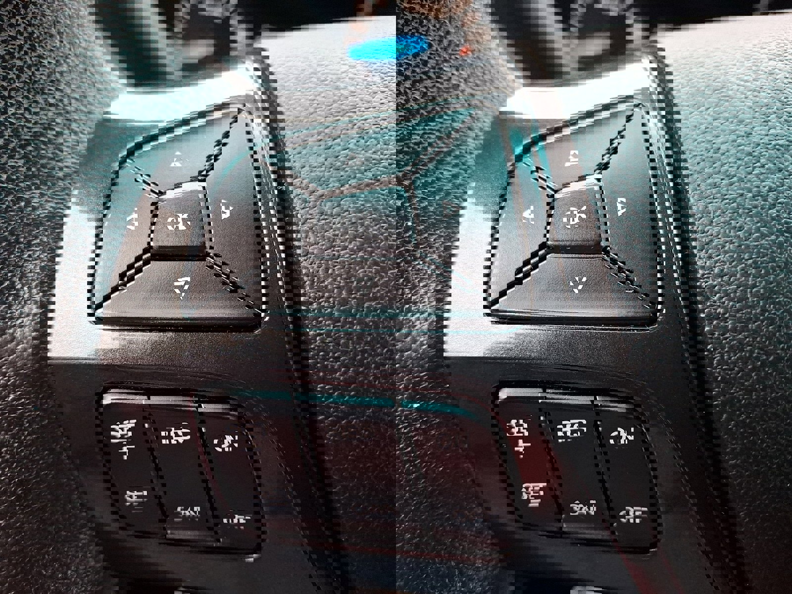 Used 2017 Ford Explorer XLT image 21