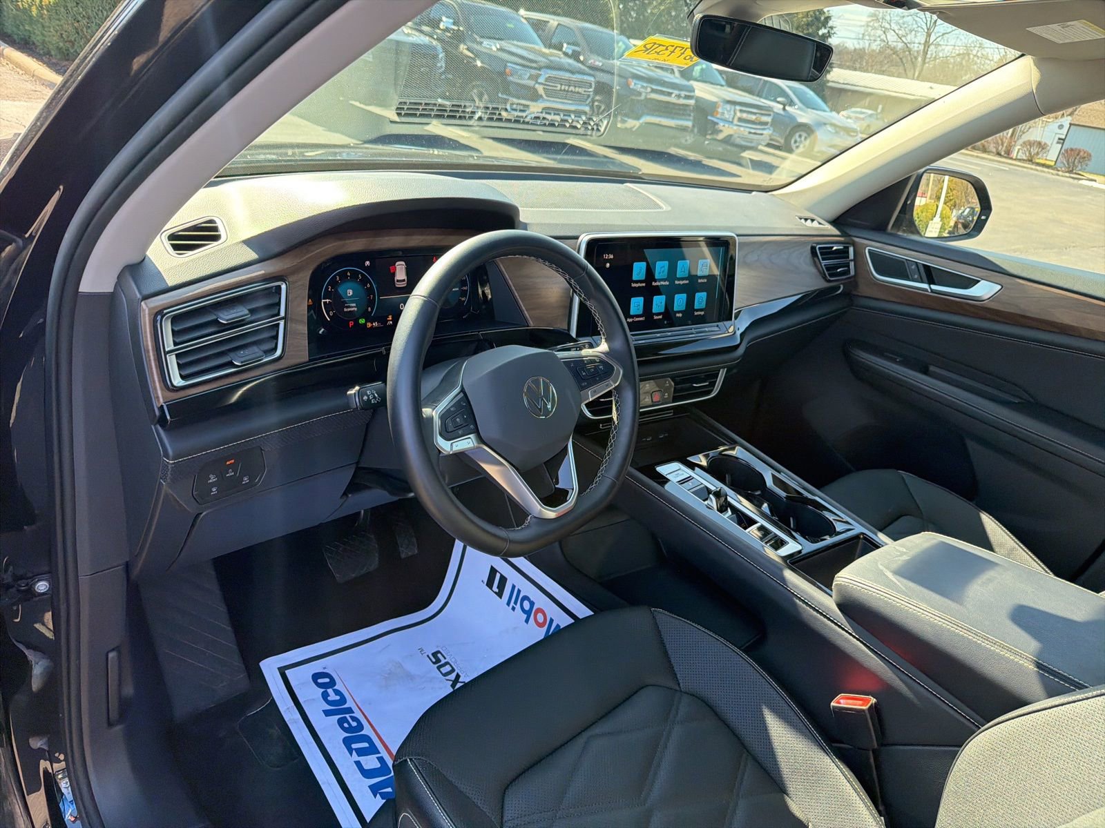 Used 2025 Volkswagen Atlas SE AWD/4WD image 10