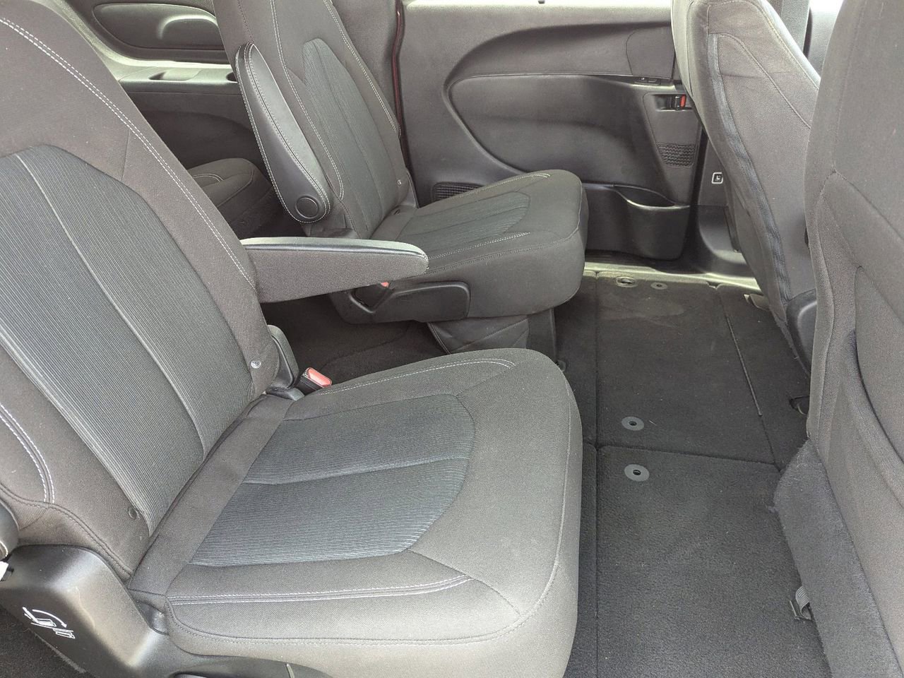 Used 2020 Chrysler Pacifica Touring w/ S Appearance Package FWD image 11
