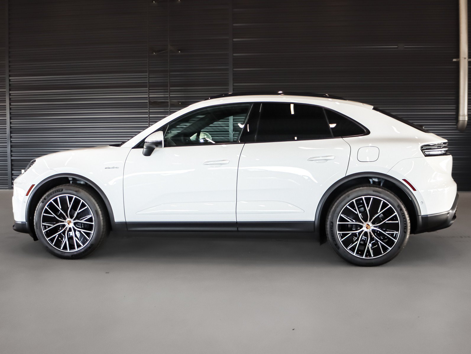 New 2026 Porsche Macan 4 Electric AWD/4WD image 2