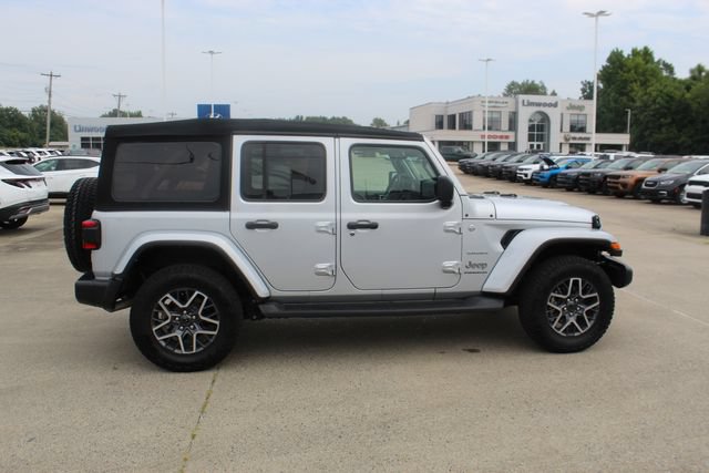 Used 2024 Jeep Wrangler Unlimited Sahara w/ Technology Group AWD/4WD image 6