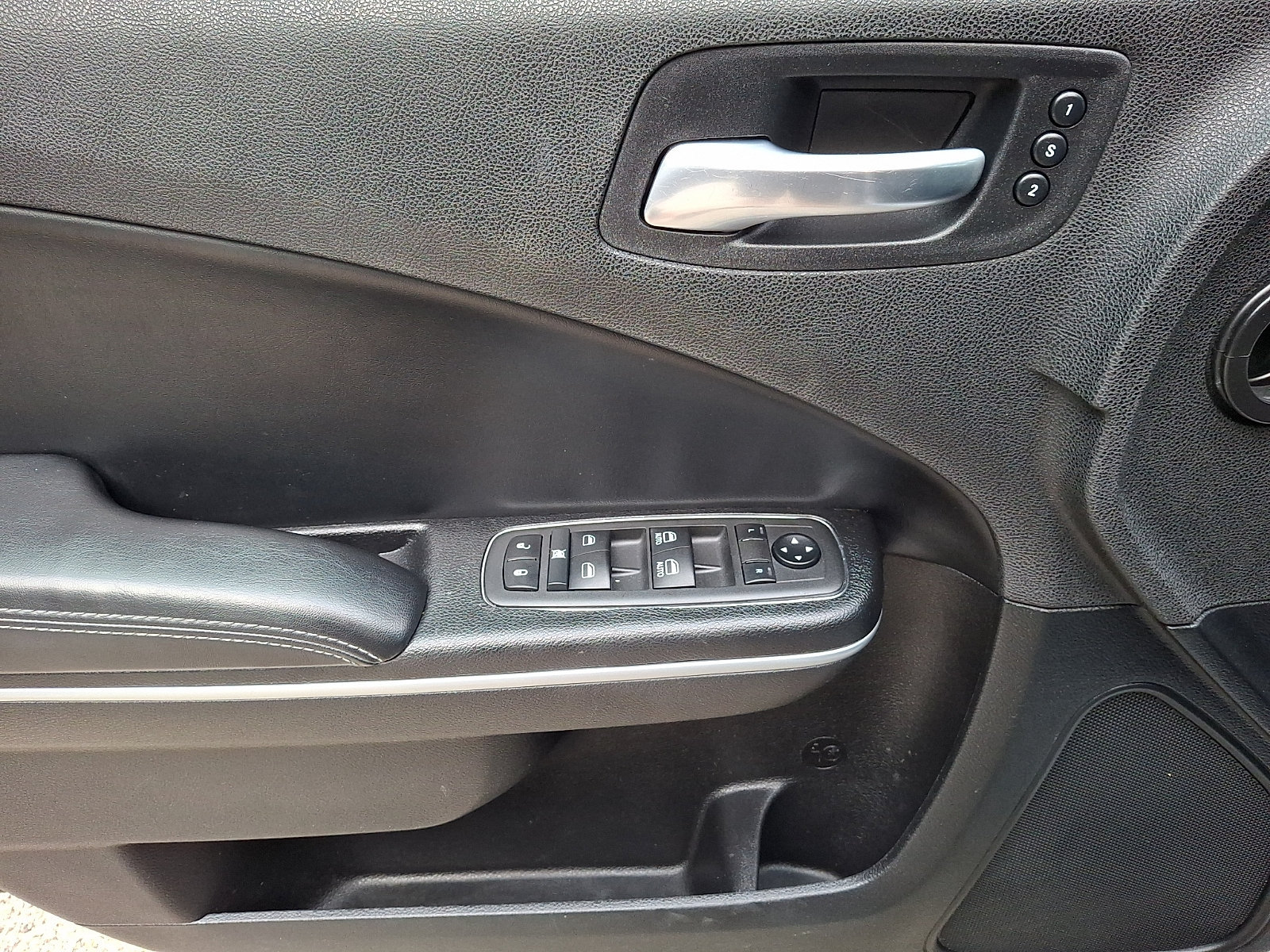 Used 2022 Dodge Charger SXT w/ Leather Interior Group RWD image 12