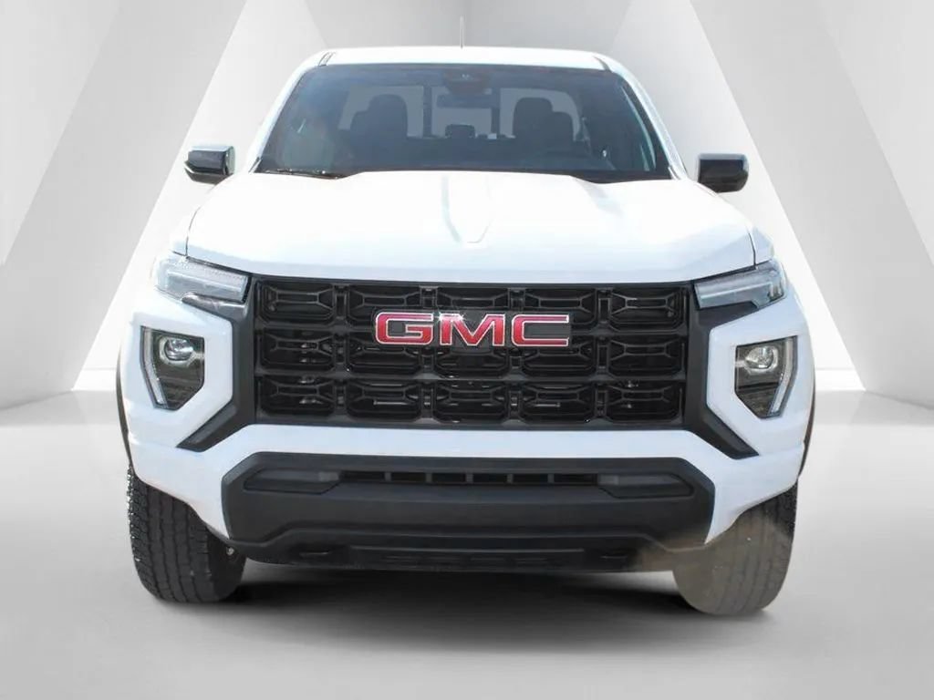 New 2026 GMC Canyon Elevation RWD image 2