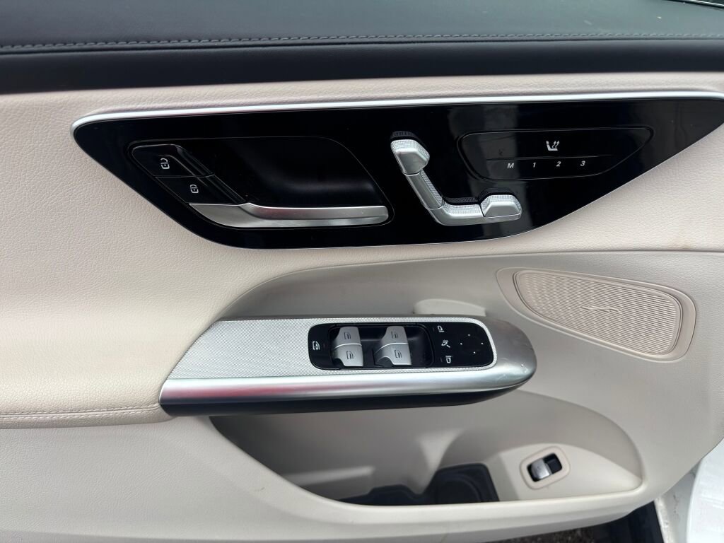 Used 2024 Mercedes-Benz GLC 300 4MATIC image 6