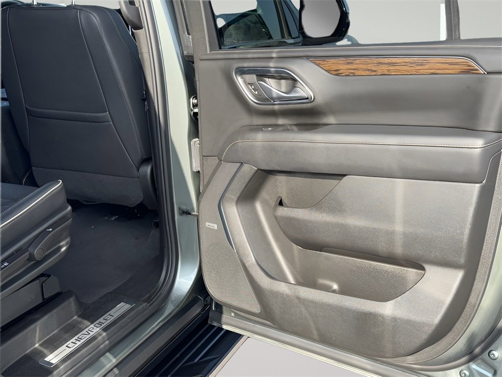 Used 2023 Chevrolet Suburban Premier image 30