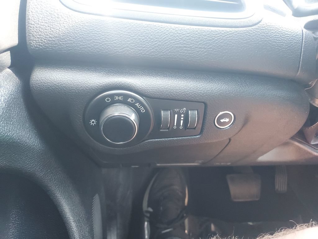 Used 2016 Chrysler 200 Limited FWD image 24