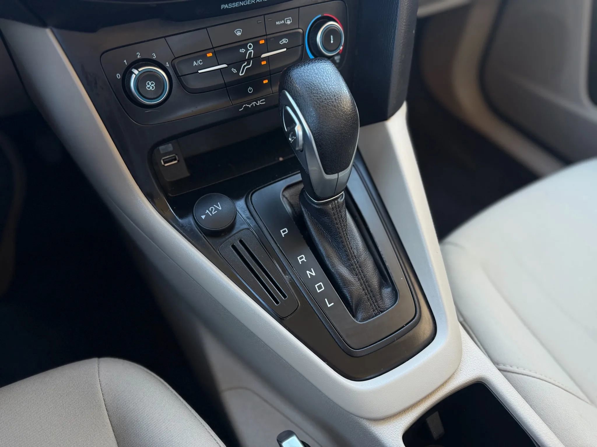 Used 2018 Ford Focus SE FWD image 24