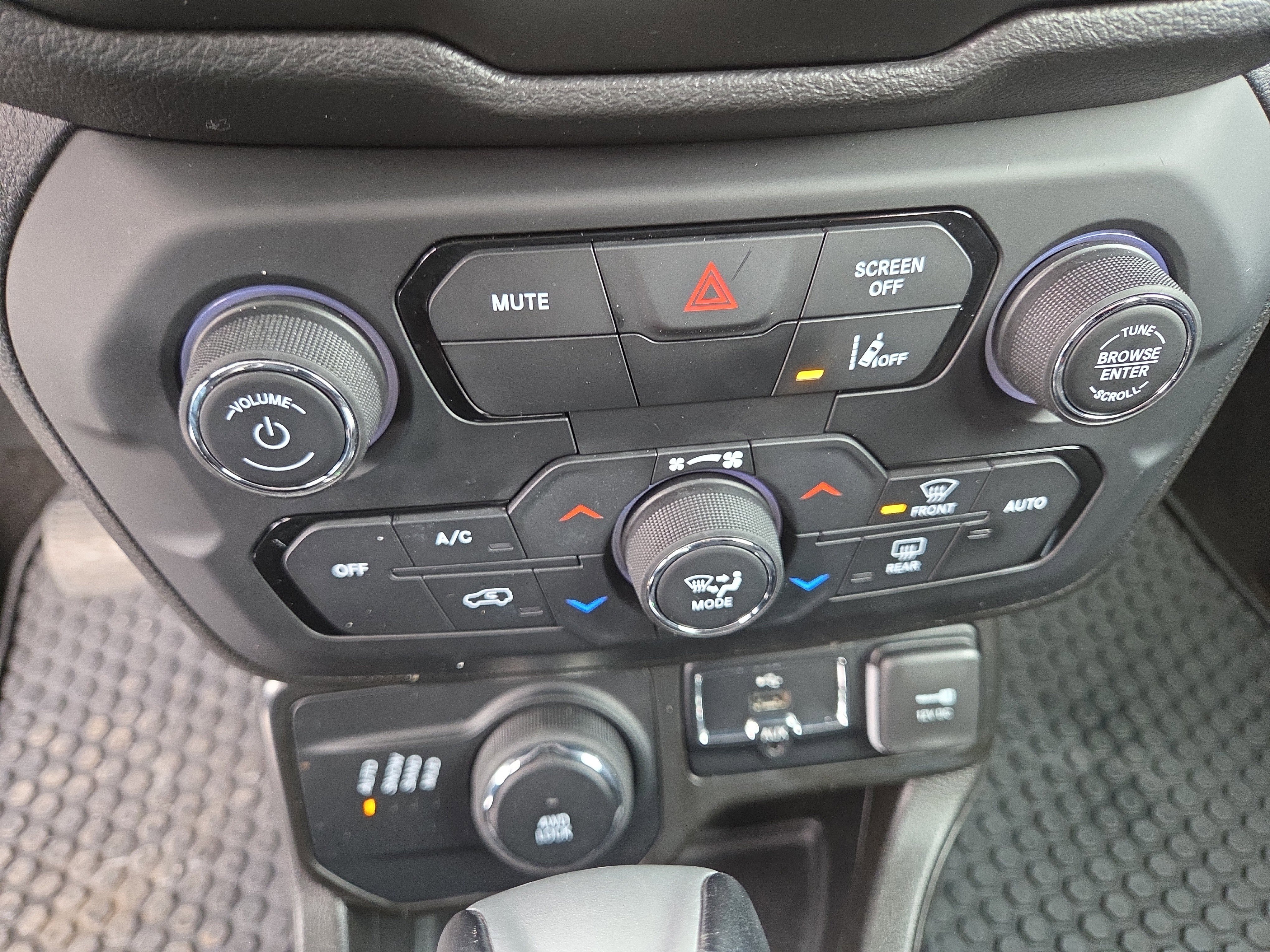 Certified 2023 Jeep Renegade Latitude AWD/4WD image 26